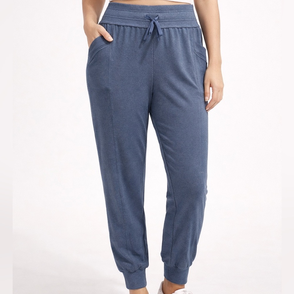 32 Degrees Navy Cool Joggers with two pockets size M